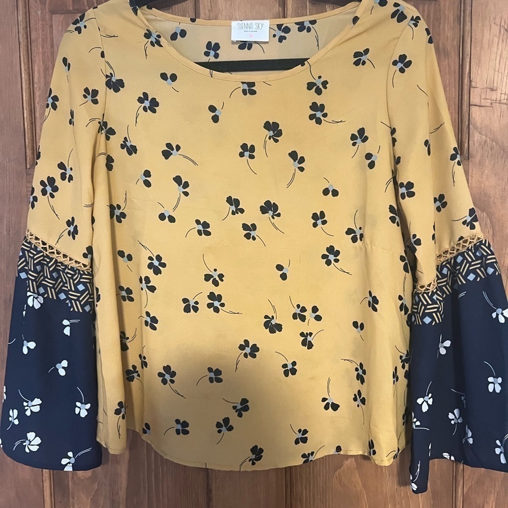 Sienna Sky size medium long sleeve blouse